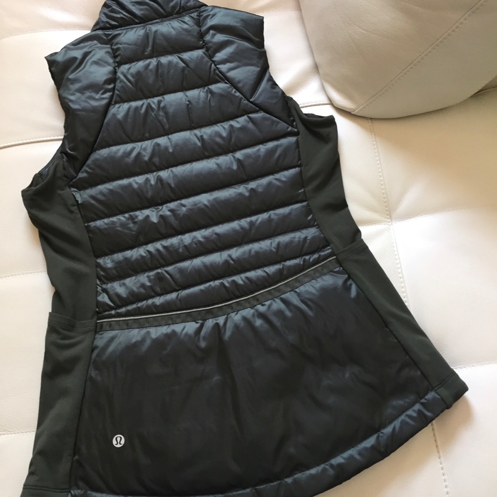 NWT GATOR GREEN LULULEMON DOWN FOR A RUN VEST - 8 - Picture 3 of 7